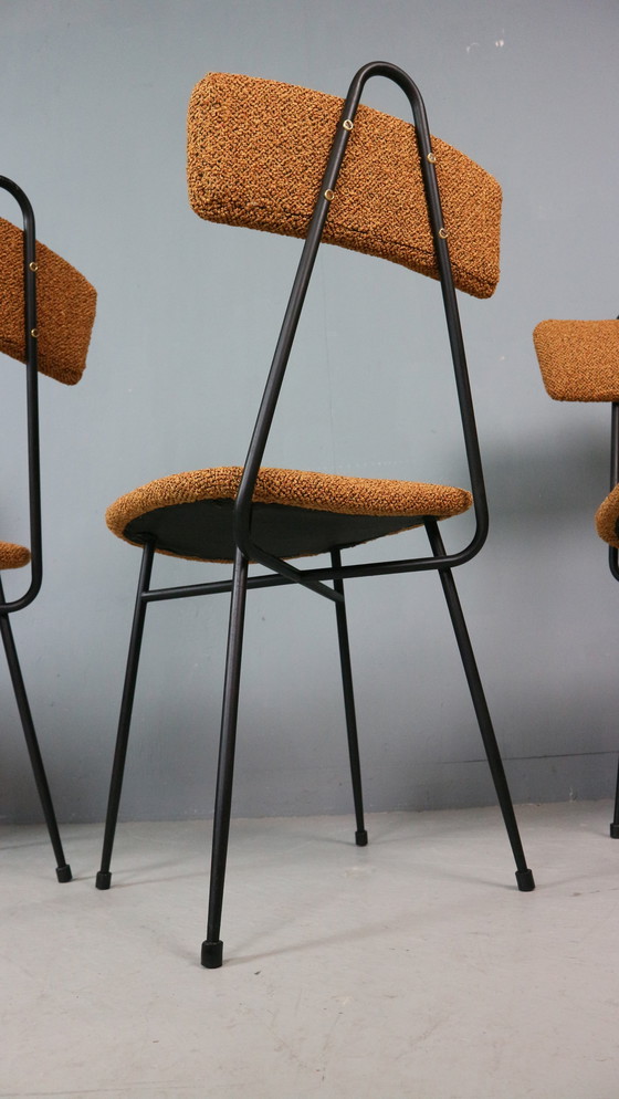 Image 1 of Ensemble de 4 chaises de salle à manger italiennes nouvellement tapissées 1950