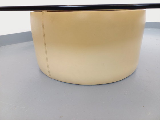 Image 1 of Vintage ronde salontafel van glas, leer en metaal, in Space Age-stijl uit de jaren 70.