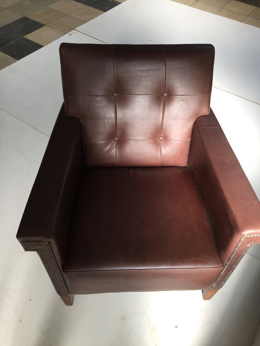 Einzigartiger Sessel aus den 1930er Jahren mit hochwertigem, dunkelbraunem Leder.