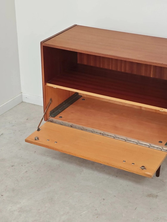 Piccola credenza in legno degli anni '70. – Armadi contenitori, Wood, Vintage (photo 7 of 18)