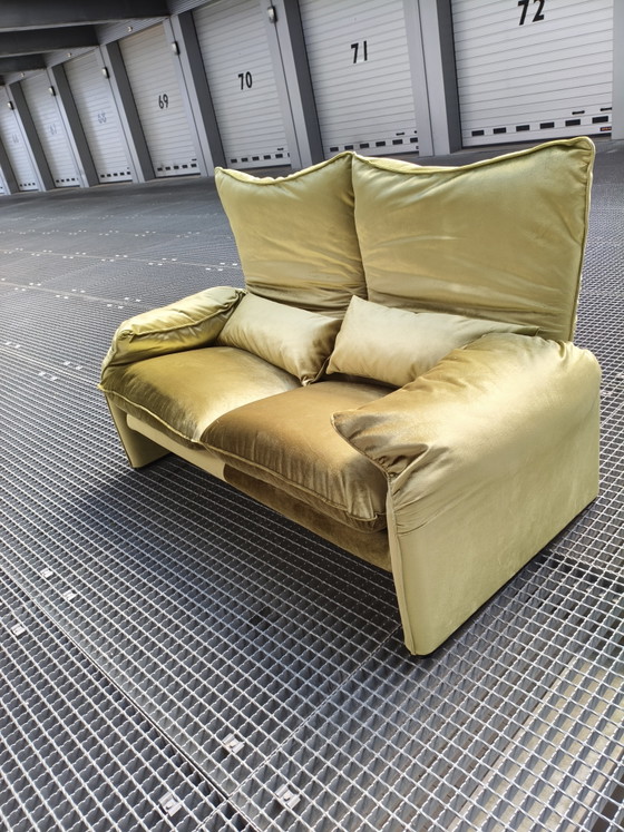 Image 1 of Cassina maralunga 40 2 zits opnieuw gestoffeerd met groen fluweel