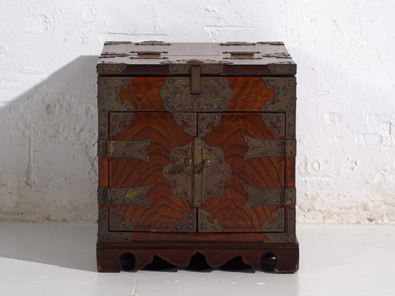 Antica scatola da toeletta con specchio in legno di zelkova – Corea, 1900 circa – Tolette, Glass, Brass (photo 23 of 40)