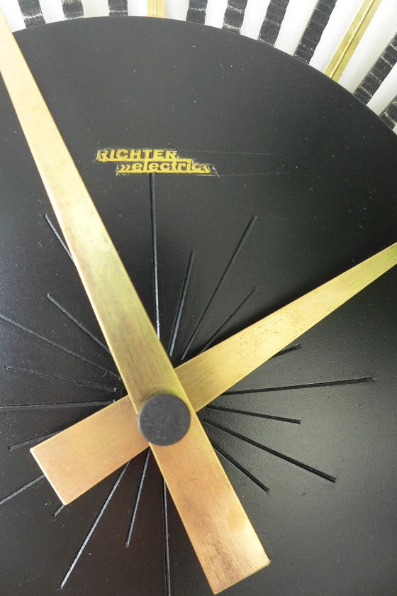 Vintage wandklok Richter Electric Duitsland, brutalistische stervormige klok uit de jaren 60 en 70. – Klokken (photo 5 of 8)