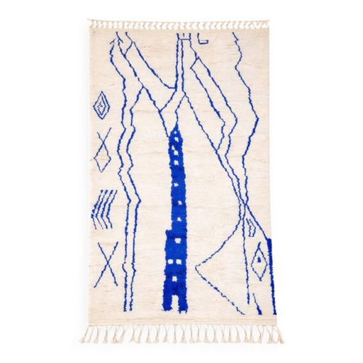 traditioneller handgefertigter blauer Berberteppich
