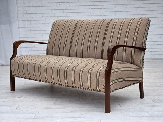 Image 1 of Divano danese a 2 posti, anni '50, rivestimento in tessuto di lana beige, gambe in legno di faggio.