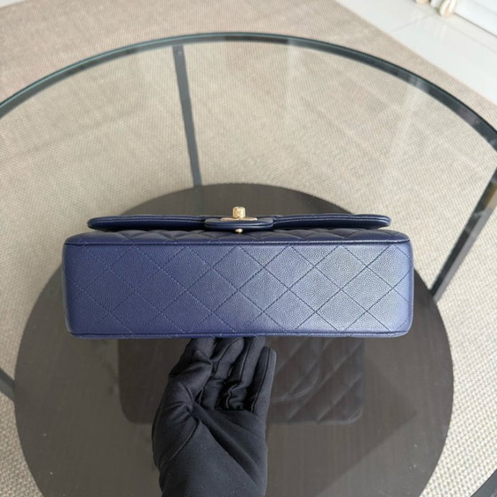Image 1 of Chanel Classic Flap Medium - Caviar 25CM Gewatteerd Donker Middernachtblauw Gouden Hardware Serie 31