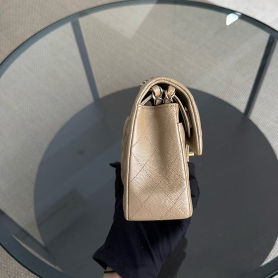 Image 1 of Borsa Chanel Classic Flap Small - Caviar 23CM trapuntata beige scuro, finiture dorate, microchip