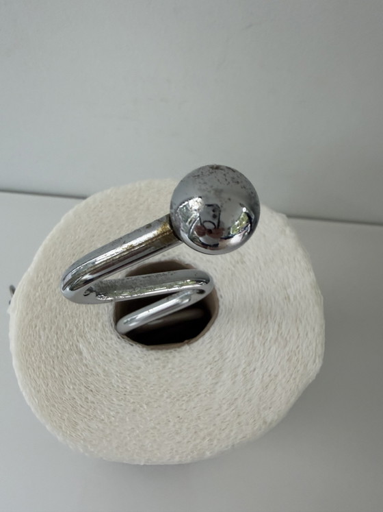 Portarotolo da cucina cromato con forma a mano – Design Postmoderno – Accessori da cucina, Aluminium (photo 7 of 8)