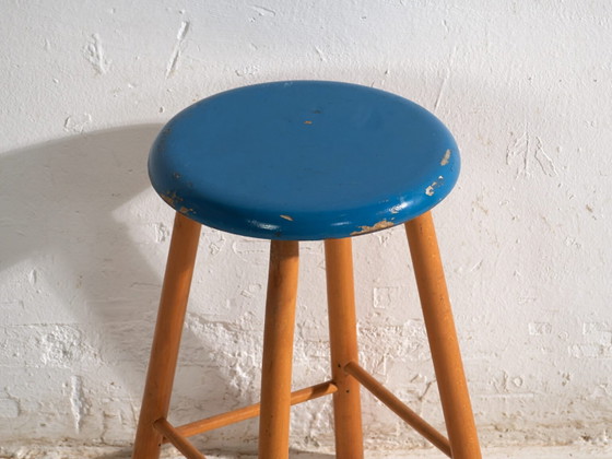 Taburete de madera antiguo con asiento redondo – Europa Central, circa 1950 – Rustic (photo 14 of 40)