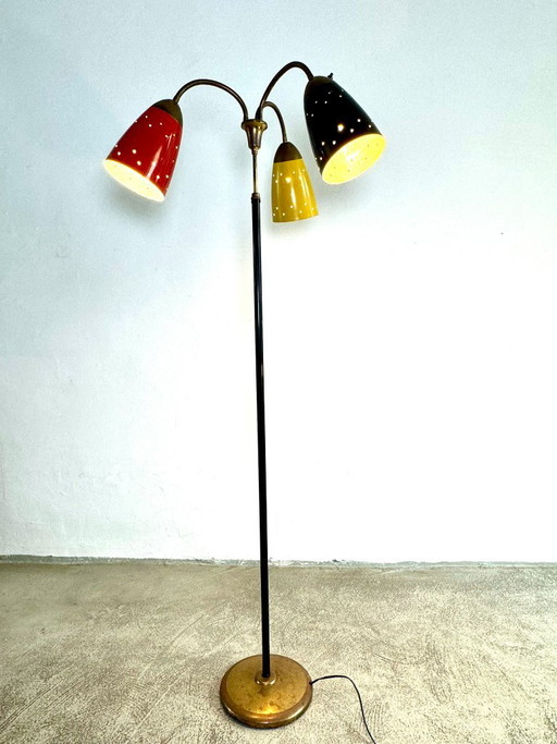 Rietveld-Stehlampe mit drei farbigen Schirmen von Hagoort Lighting, Niederlande, 1950er Jahre – vloerlampen (photo 2 of 11)