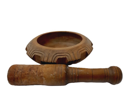 Image 1 of Bol et pilon en bois sculpté vintage