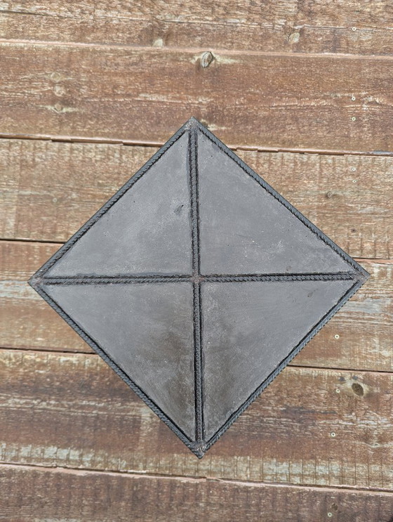 Image 1 of CUBE X Brutalistischer Skulpturentisch aus Beton und Stahl – Wallavibe Design