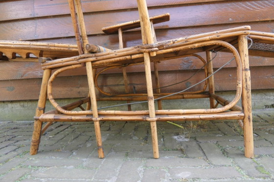 Image 1 of prachtige antieke Franse lounge ligstoel, gemaakt van rotan en bamboe