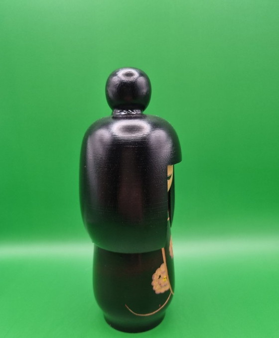 Kokeshi "Black Kimono Okappa" de (présumé) Kunio Miyagawa – Objets déco, Wood (photo 2 of 6)