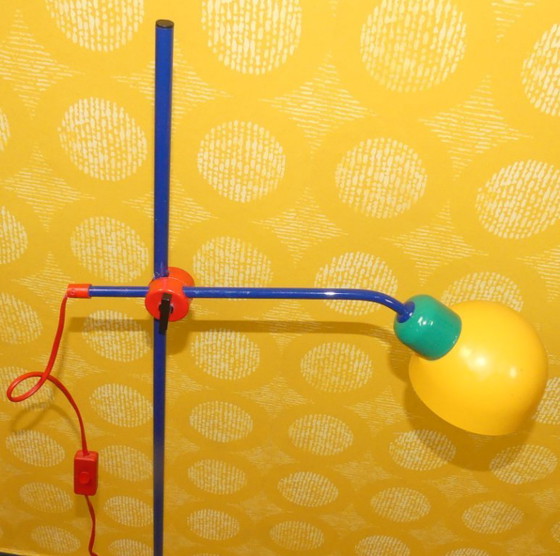 Image 1 of Lámpara de pie años 80 Veneta Lumi Italia COLORIDA lámpara de estudio de metal lámpara de pie filigrana años 80 pop art postmode