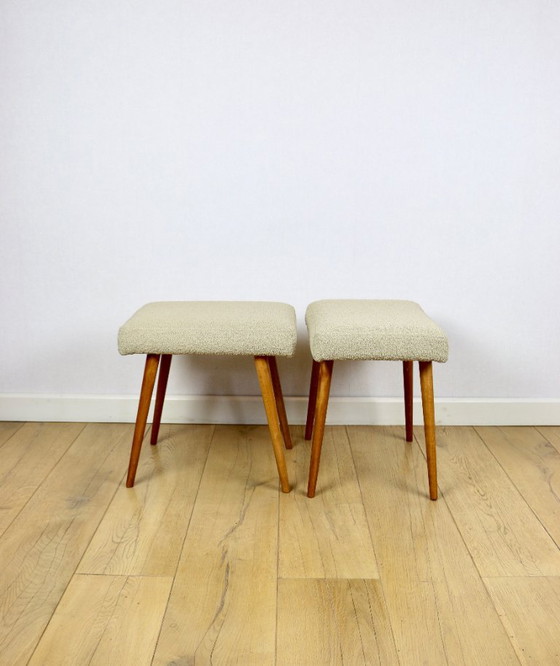 Taburete de bouclé color beige con patas redondas de haya - 2 unidades disponibles – Axel Concept, Wood (photo 7 of 8)
