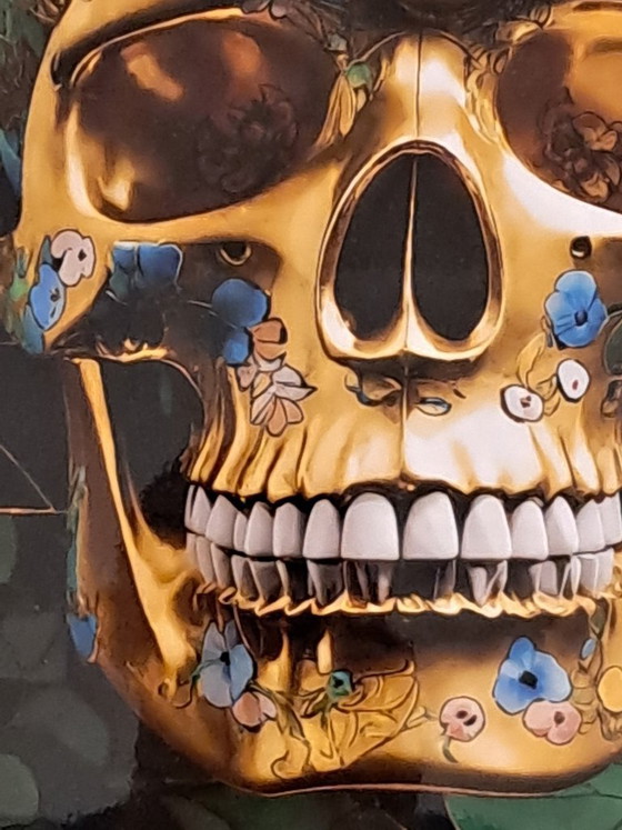 Image 1 of CABEZA MUERTA - Calavera de flores verdes y doradas - Impresión giclée sobre placa de aluminio