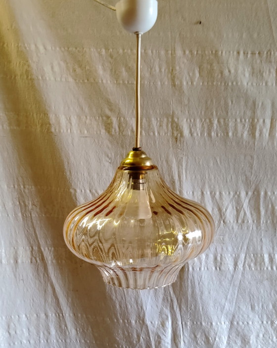 Lampada a sospensione di design anni '70 in vetro ambrato – Lampade a sospensione (photo 4 of 8)