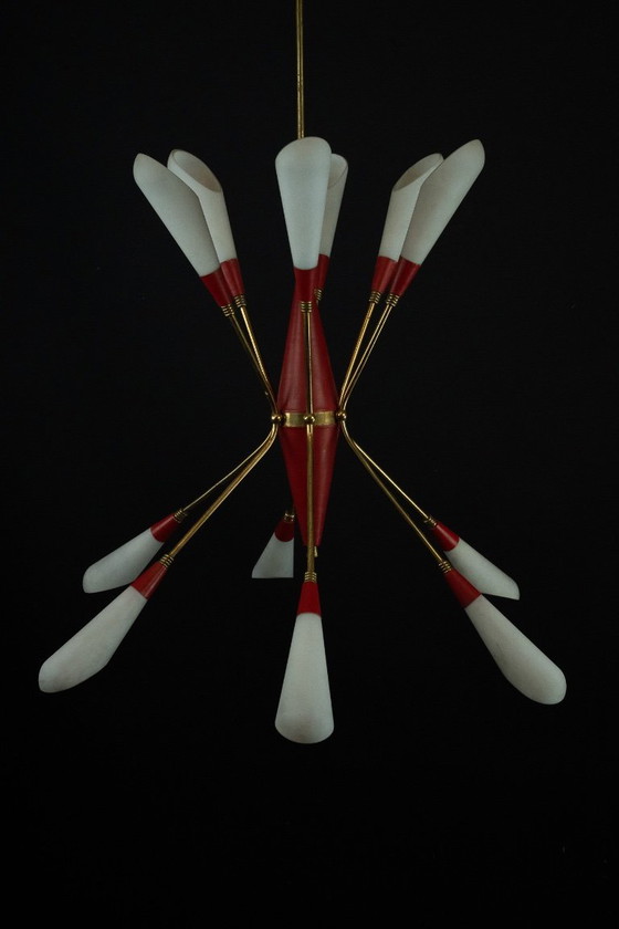 Image 1 of Araña de 12 luces de mediados de siglo a la manera de Stilnovo. Italia años 50