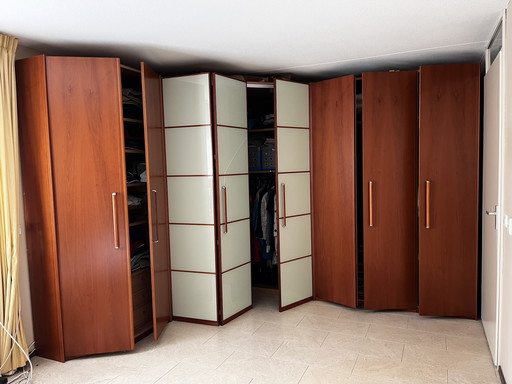 Armadio angolare per la biancheria in legno di ciliegio