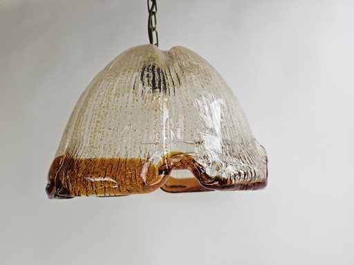 Dik glazen Hanglamp met oranje rand en gouden korrels in glas 