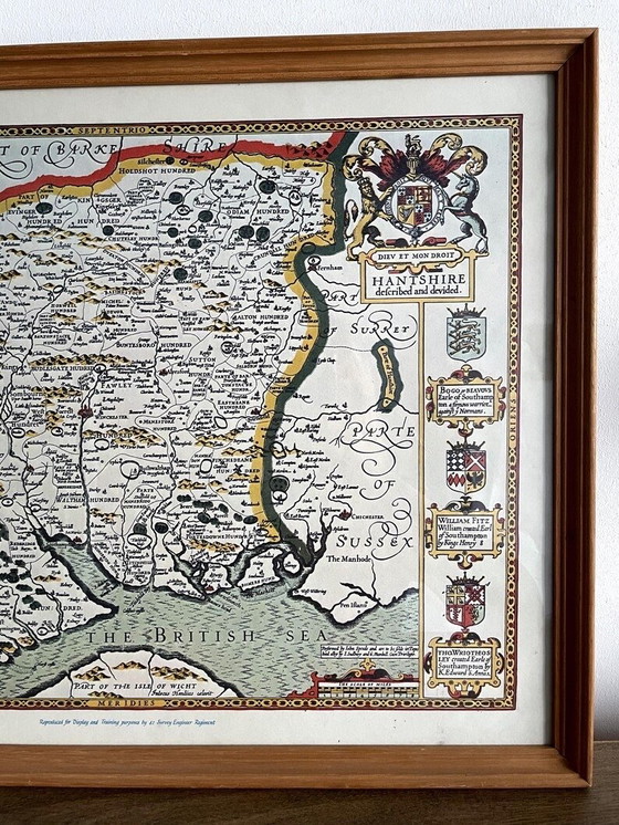 Image 1 of Ingelijste kaart van Hampshire, vintage reproductie van een John Speed-print.
