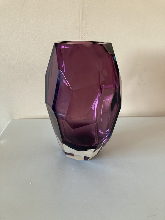 Image 1 of Vintage facet geslepen amethist  kleurige vaas
