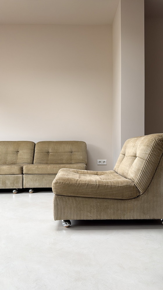 Image 1 of Trois éléments d'assise vintage en tissu velours côtelé