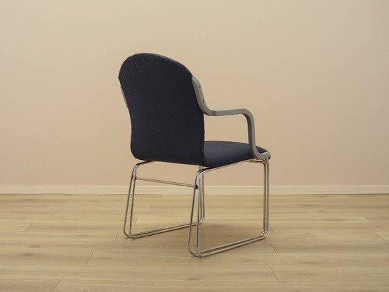 Italiaanse vergaderstoel uit de jaren 90 met blauwe bekleding op een zwevend onderstel. – Bureaustoelen (photo 7 of 15)