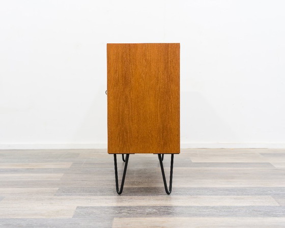 Image 1 of Cassettiera/credenza a due ante con gambe a forcina, anni '60. Restaurata.