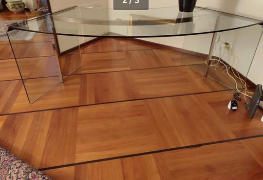 Präsidentenschreibtisch in Bauchlage