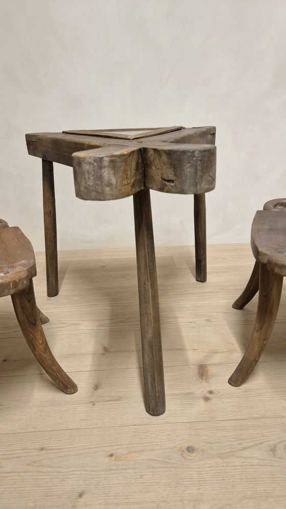 Vintage Sculptural Wooden Table and Two Chairs, Hand-Carved Loop Backrests, 75 × 70 × 56 cm – Consoles (photo 11 of 16)