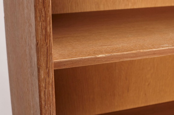Libreria in rovere disegnata da Poul Hundevad per Hundevad & Co, Danimarca, anni '60. – Librerie, Wood (photo 11 of 12)