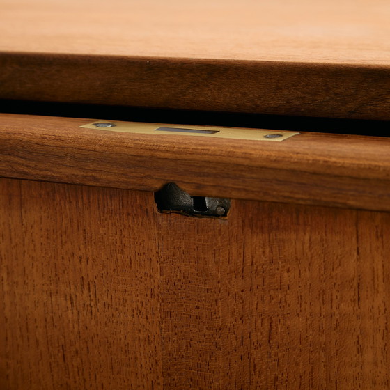 Image 1 of MK10648 Commode en teck restaurée