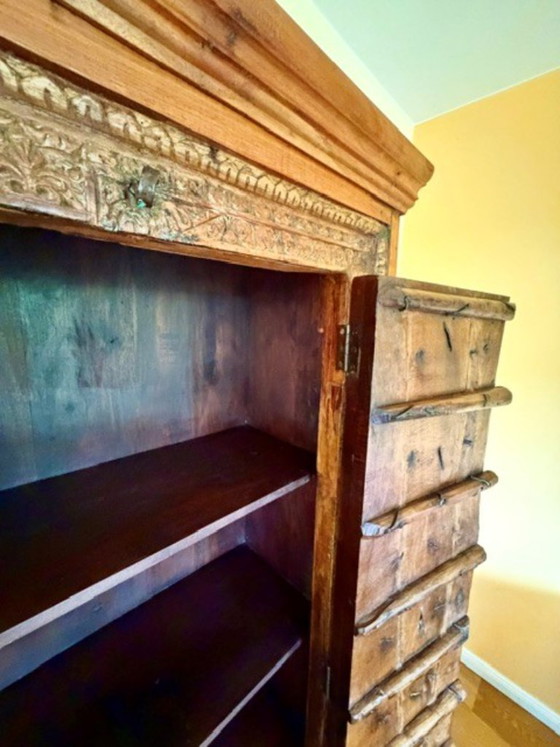 Indian cabinet with historic teak front door from Rajasthan – Storage cabinet, Wood (photo 6 of 7)
