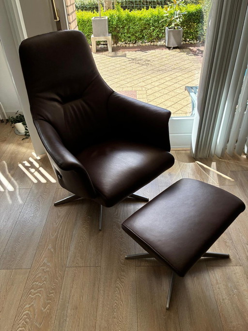 Relaxfauteuil en hocker.
