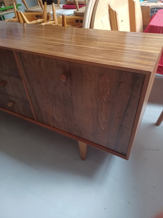 Credenza Mid-Century Modern con venatura del legno, anni '60 – Credenze, Mid Century Modern (photo 7 of 8)