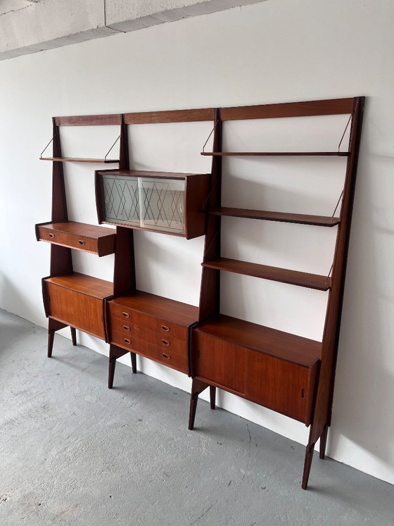 Image 1 of Librería modular escandinava «Panto», Noruega, década de 1960, teca de mediados de siglo.