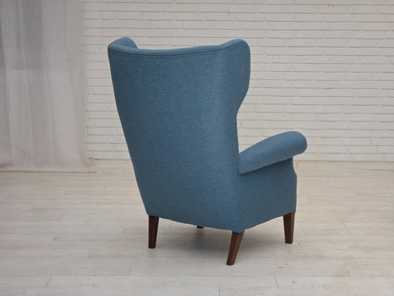 Image 1 of Años 60, diseño danés de Fritz Hansen, sillón retapizado con taburete, modelo 8023.