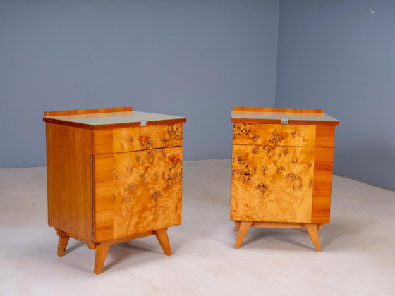 Coppia di comodini vintage cecoslovacchi con impiallacciatura in radica, stile moderno di metà secolo, 45 × (photo 4 of 9)
