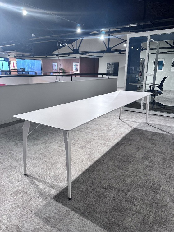 Image 1 of Gecementeerde TOOON. tafel