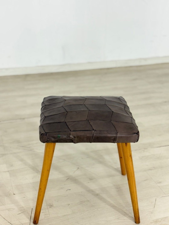 Image 1 of Sgabello di metà secolo con rivestimento in pelle – design vintage anni '60