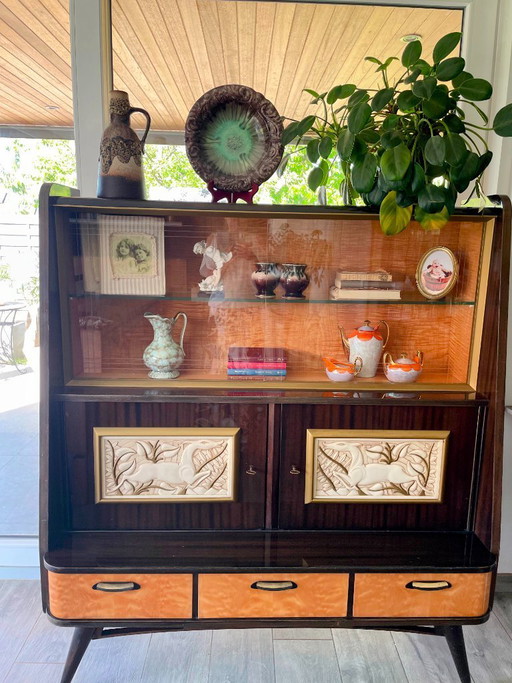 Mueble bar vintage raro de la Expo '58 – Relieve de antílope y diseño sofisticado – Década de 1950