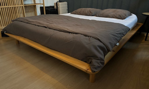 Stijlvol Kano platformbed van MADE – 160 × 200 cm