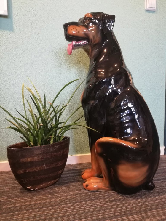 Image 1 of Gran estatua de un perro de la época del Hollywood Regency