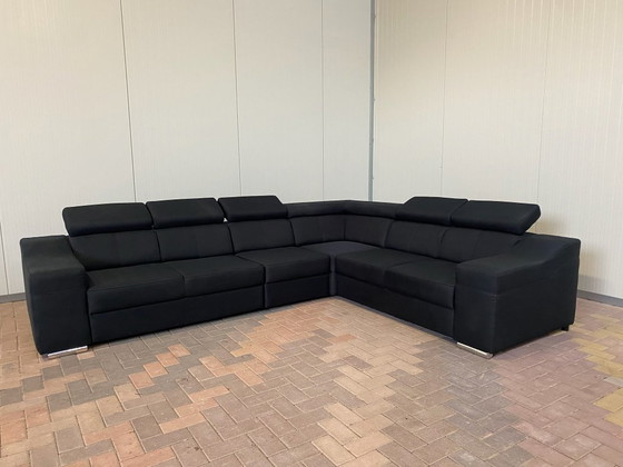 Image 1 of Moderne zwarte stoffen hoekbank