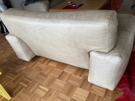 Image 1 of 2 andere Sede-banken zijn abzugeben, eins hat einen Riss auf der Sitzfläche