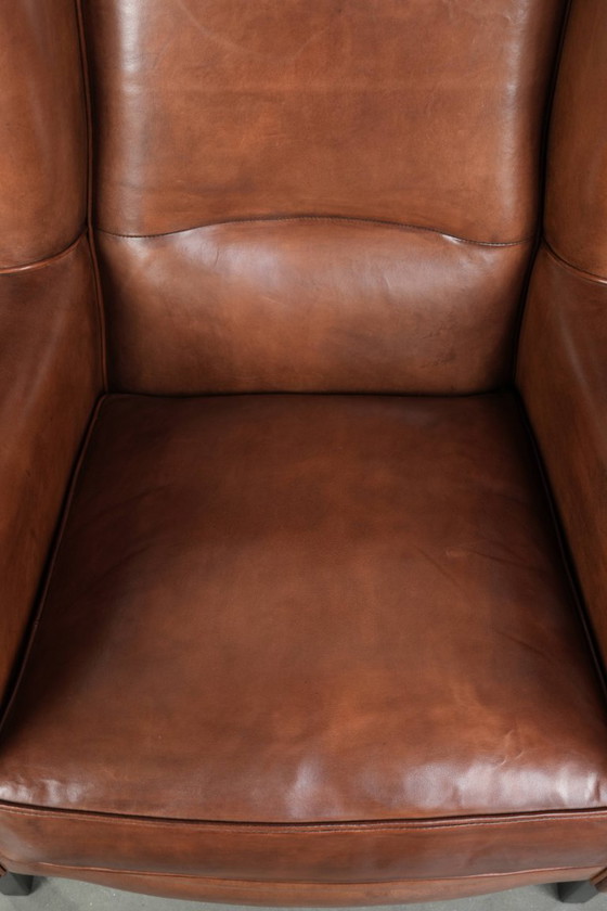 Image 1 of Sillón orejero grande de piel de oveja de estilo inglés clásico, en perfecto estado.