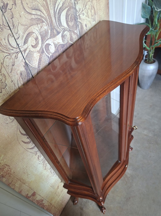 Image 1 of Classic English Mahogany Low Display Cabinet, china cabinet, liquor cabinet. Dimensions: 84x36cm and 130 cm high.