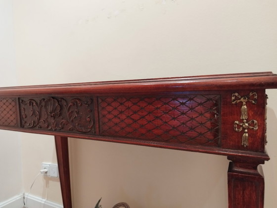 Image 1 of Eingangstisch aus Holz mit Details